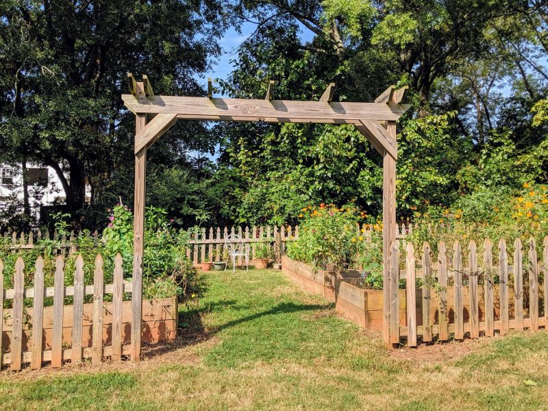 Trellis Fence Construction in Kansas City, KS